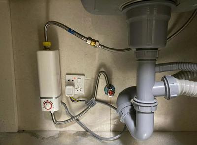 小廚寶彎頭 廚房水源連接的便捷解決方案